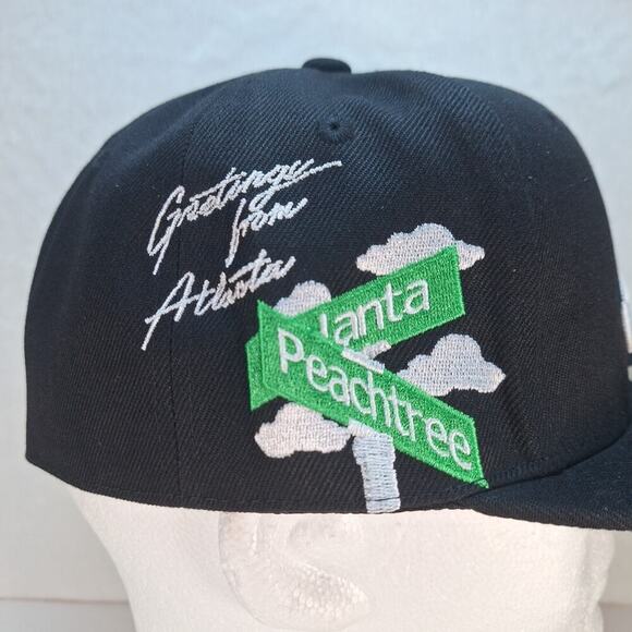 New Era 59Fifty Cap MLB Atlanta Braves Black Hat 7 1/8 Greetings From Atlanta - Picture 6 of 8